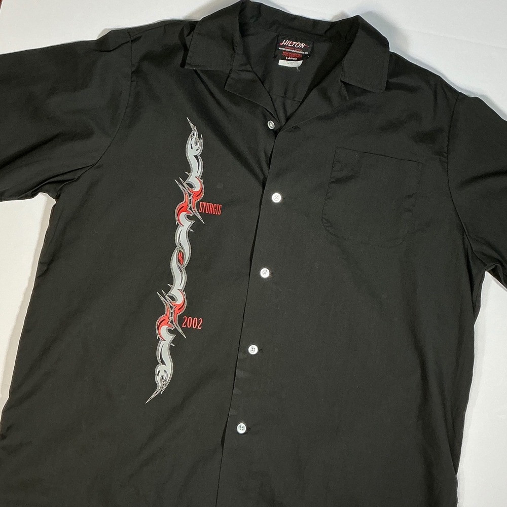 Hilton‎ Sturgis 2002 Graphic Button Up Short Sleeve Shirt Black Large Mens